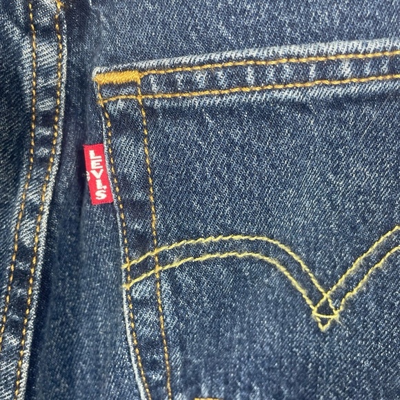 Levis 501 Curve Jeans size 25x32 Medium Dark Wash NWT Button Fly - Picture 8 of 10